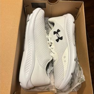 NIB Men’s Under Armour Charged Pursuit 3 size 8
